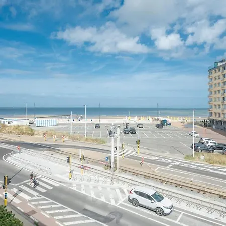 Bright Seaside Studio With Balcony 오스텐드