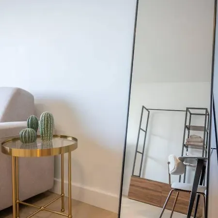 Bright Seaside Studio With Balcony 아파트 *