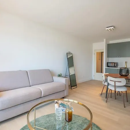 Bright Seaside Studio With Balcony 오스텐드
