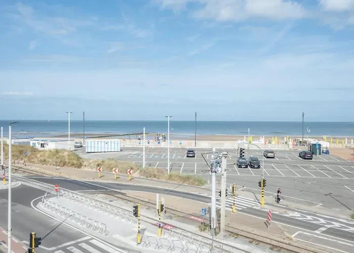 Bright Seaside With Balcony Apartament